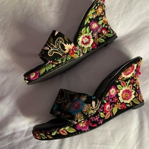 Embroidered wedge heels open toe shoes